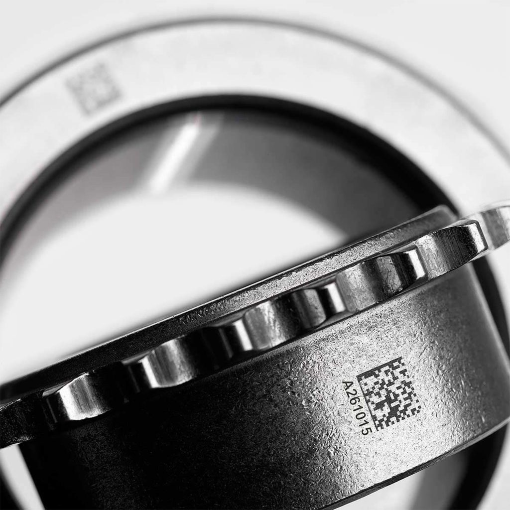 Datamatrix gravé sur un composant industriel en métal au laser fibré