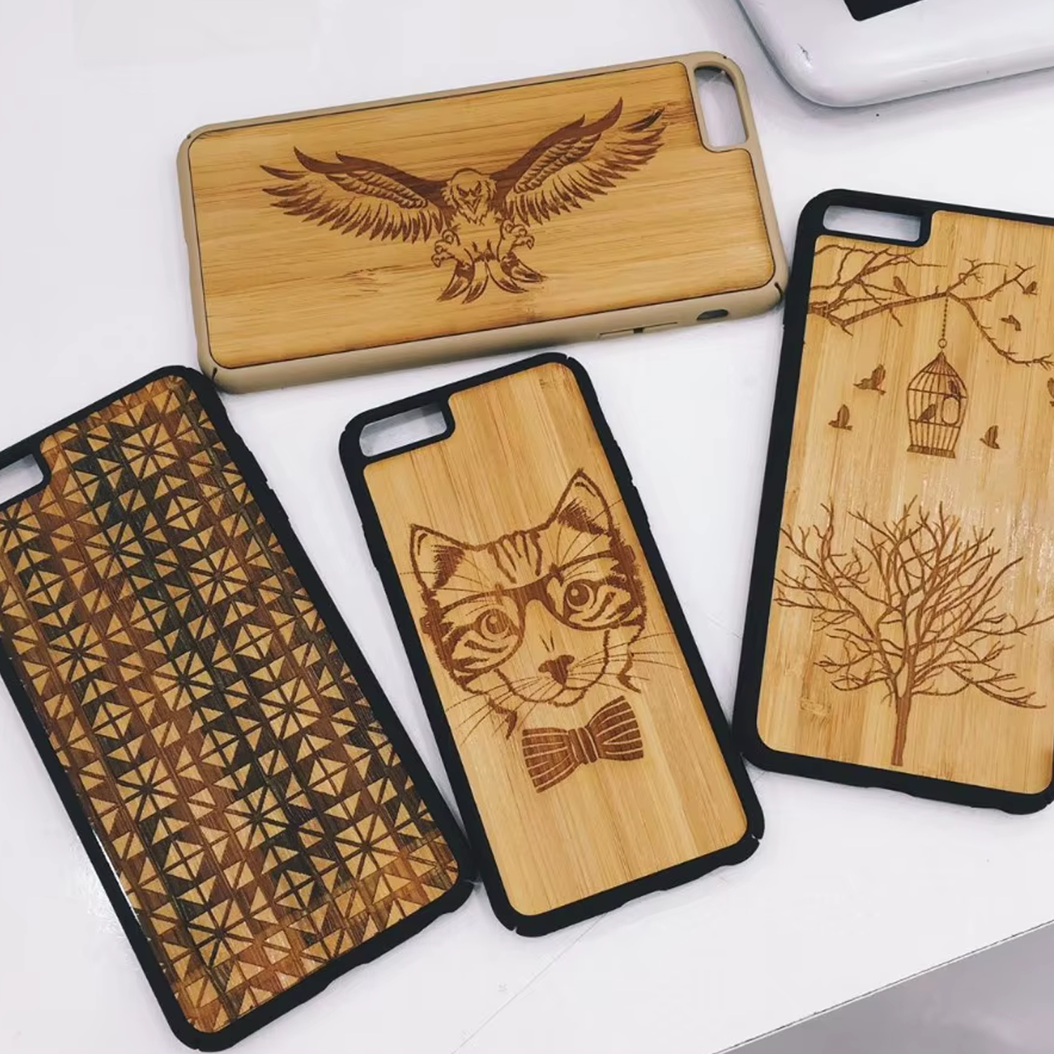 Coque de portable unique en bois gravées avec un laser CO2.
