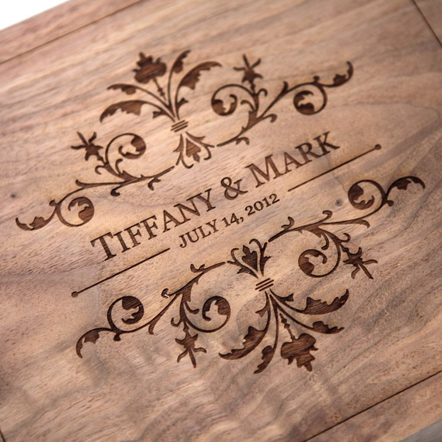 Souvenir mariage graver sur plaque en bois au laser de gravure.