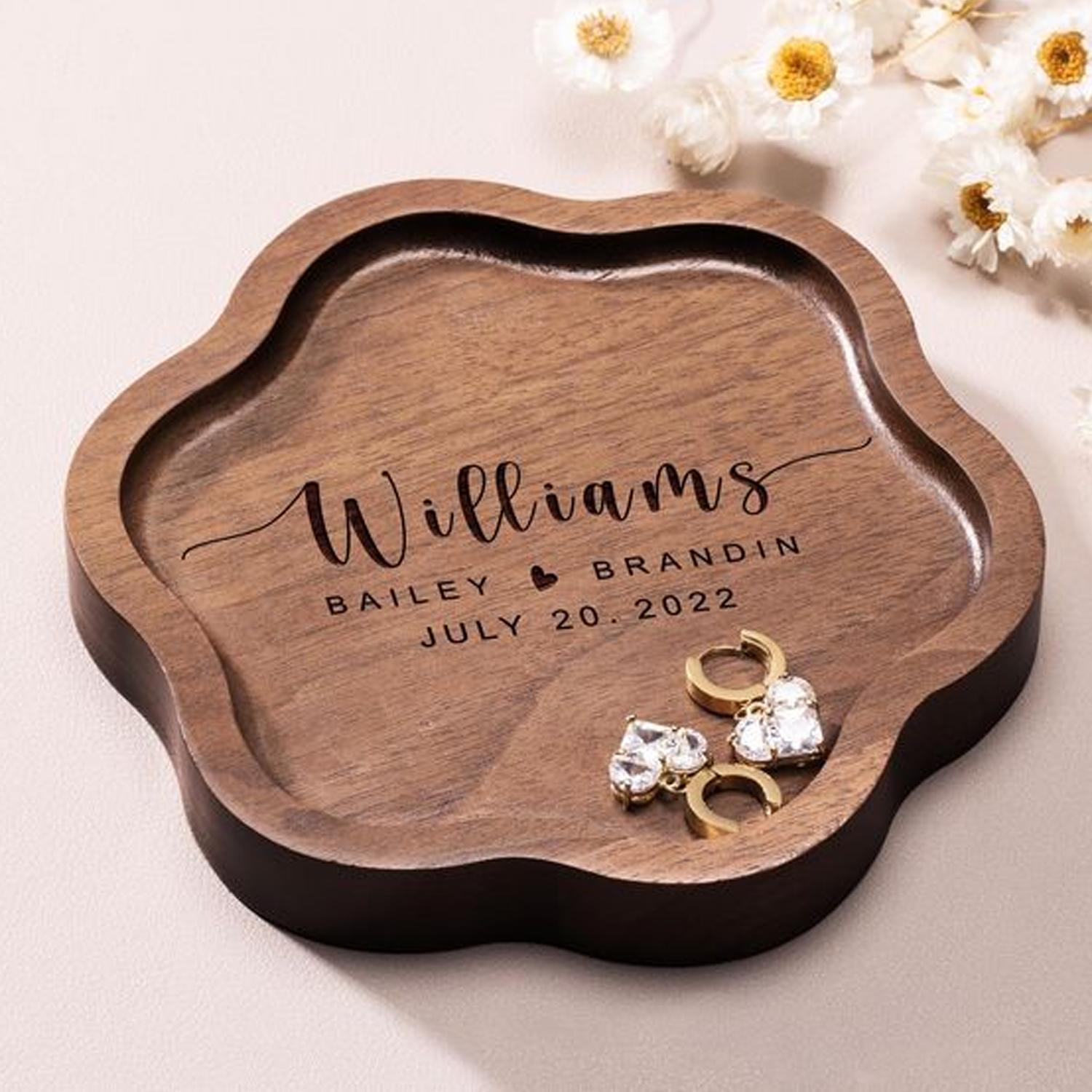 Accessoire porte bijoux en bois noble marqué au laser CO2.