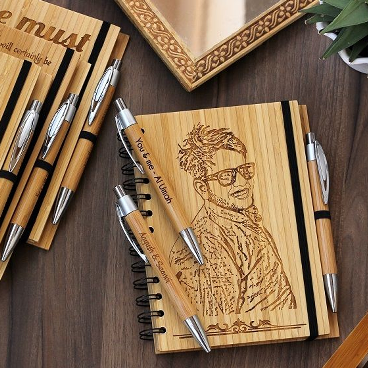 Bloc note et stylos en bois gravés avec laser CO2.