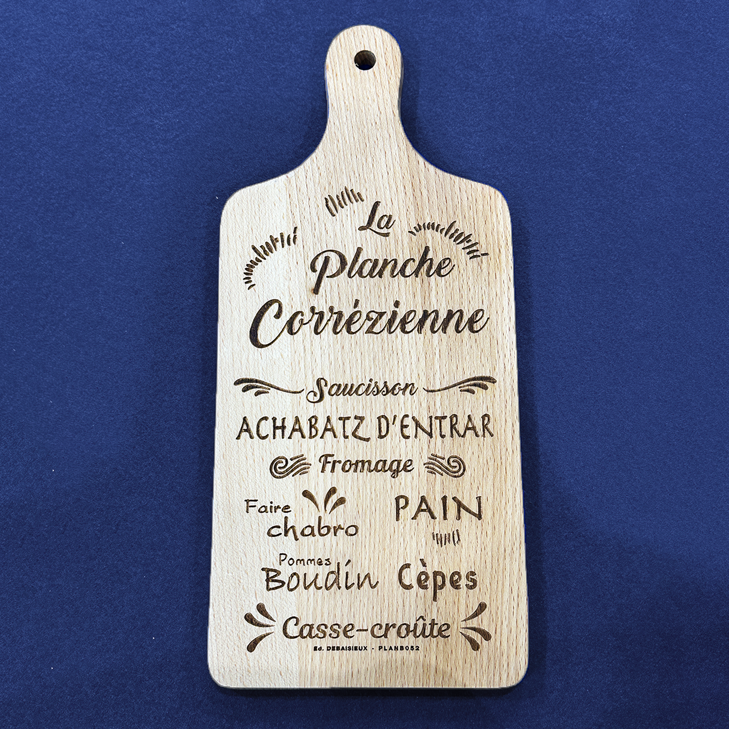 Planche à découper gravée au laser.