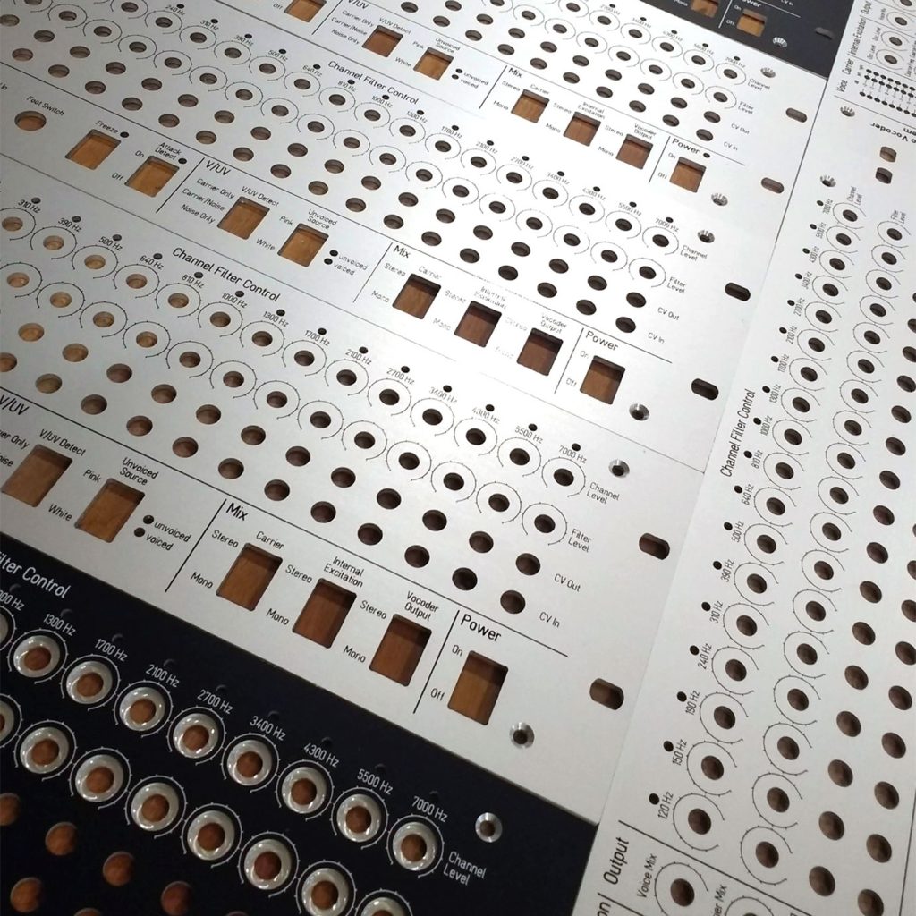 Gravure au laser fibre d'un panneau de contrôle