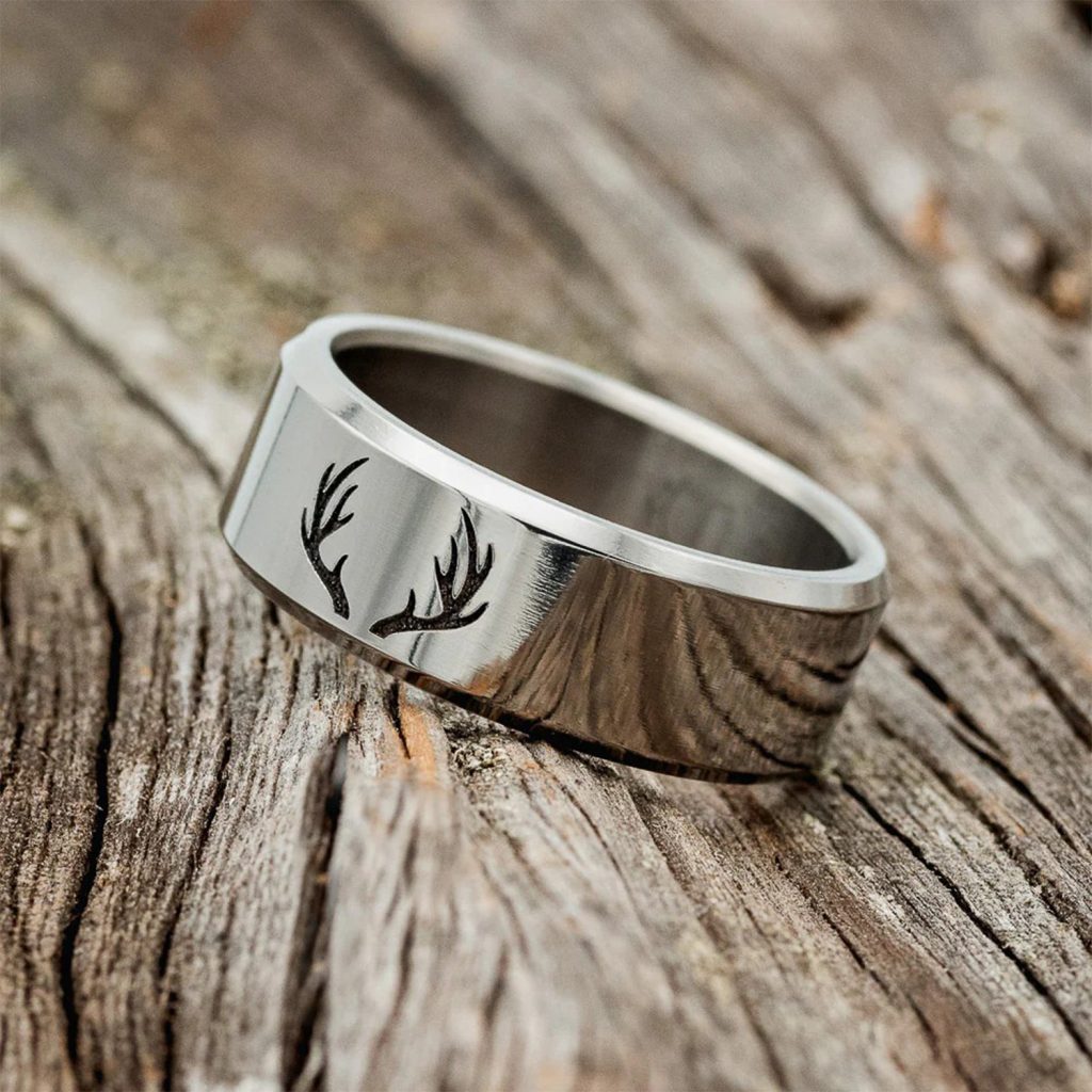 Gravure décorative au laser fibre sur une bague