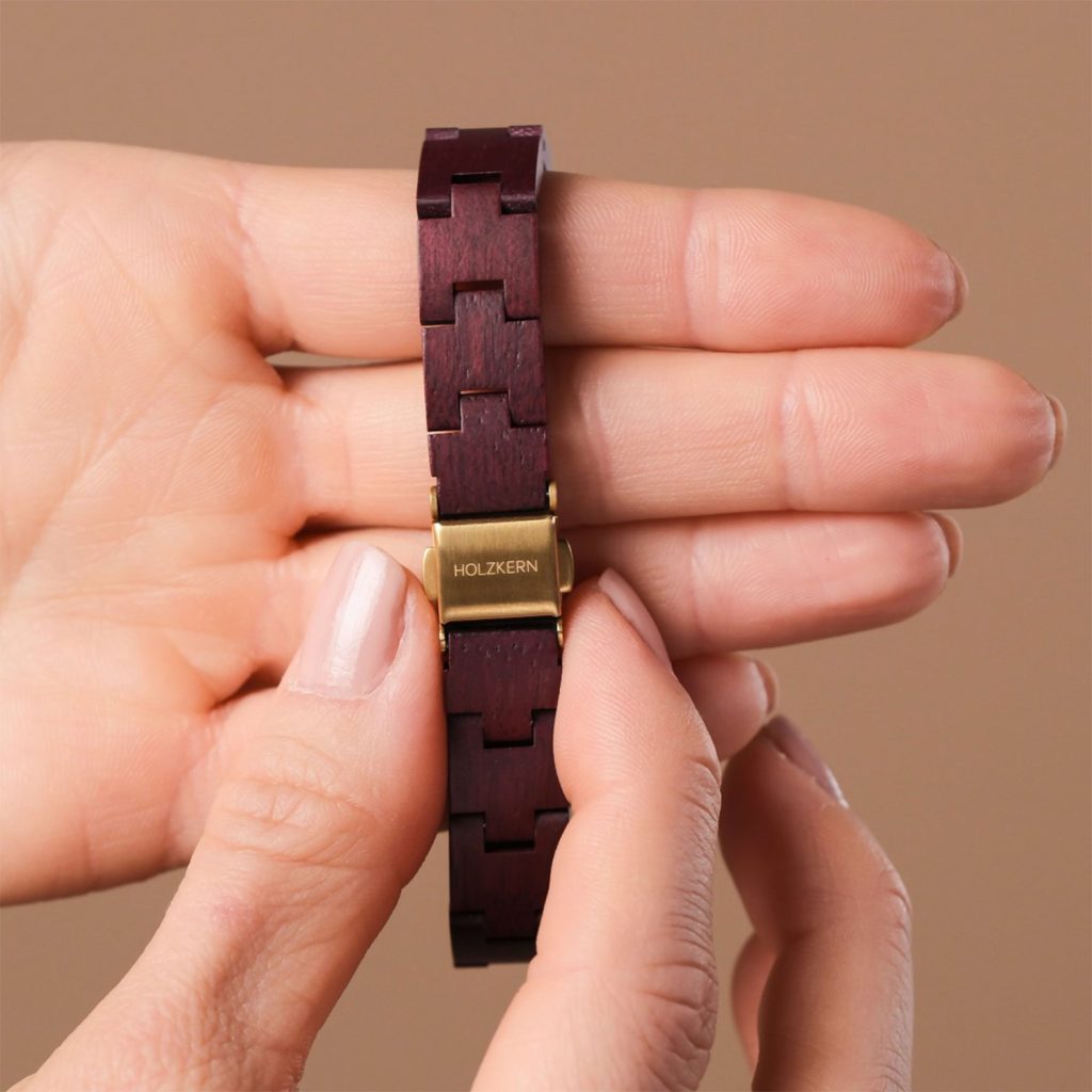 Fermoir de bracelet avec la marque gravée au laser fibre