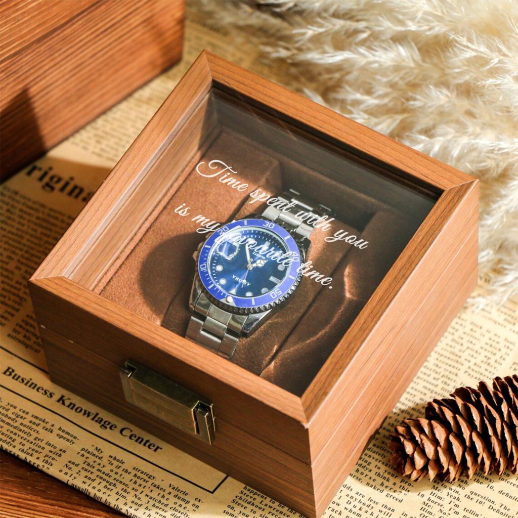 Personnalisation avec texte en impression UV appliquée sur une boite de rangement pour montre