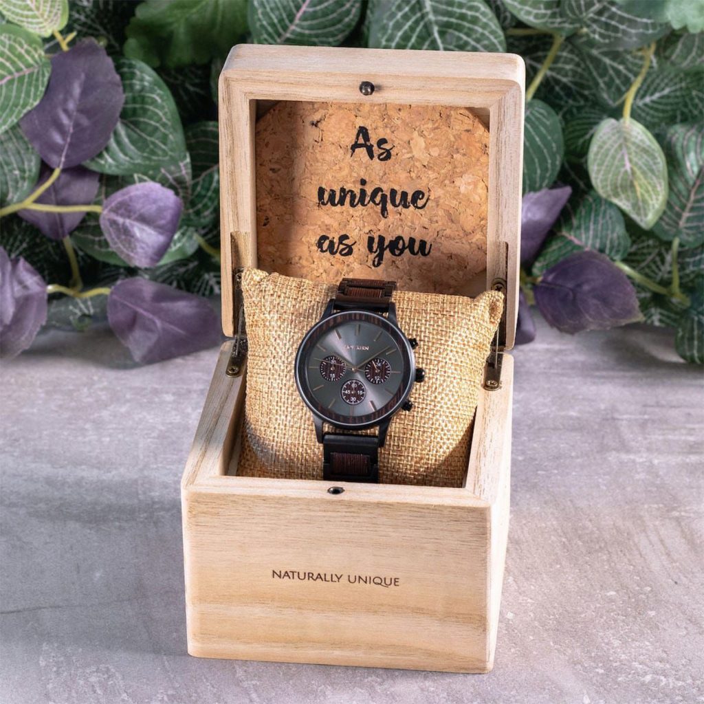 Intérieur de boîte de rangement pour montre personnalisée avec texte en impressions UV