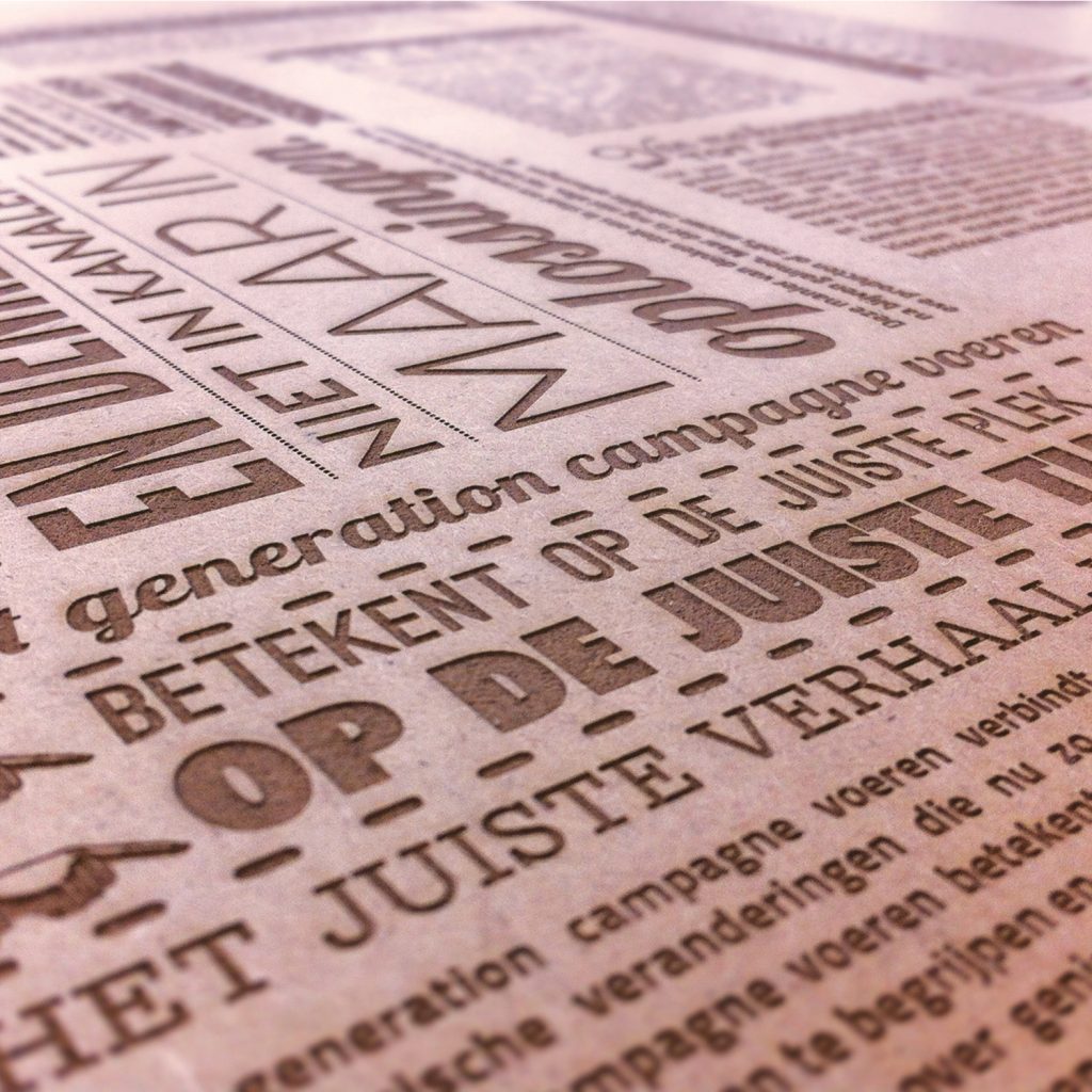 Gravure de textes au laser CO₂ sur une plaque en MDF