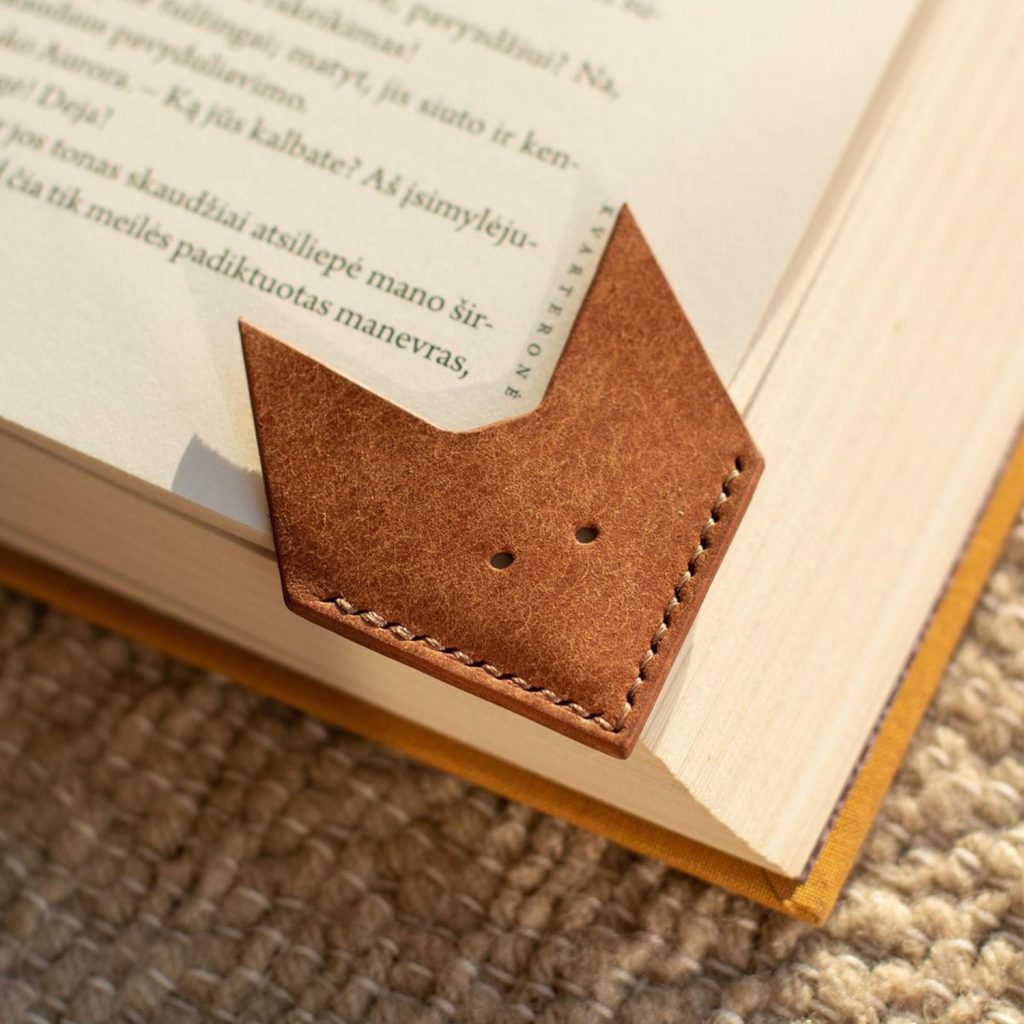 Découpe au laser CO₂ d'un marque page en cuir