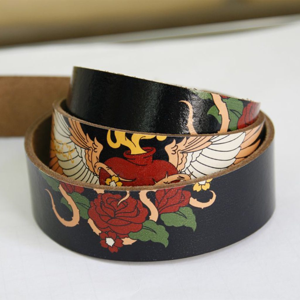Impression UV sur une ceinture en cuir