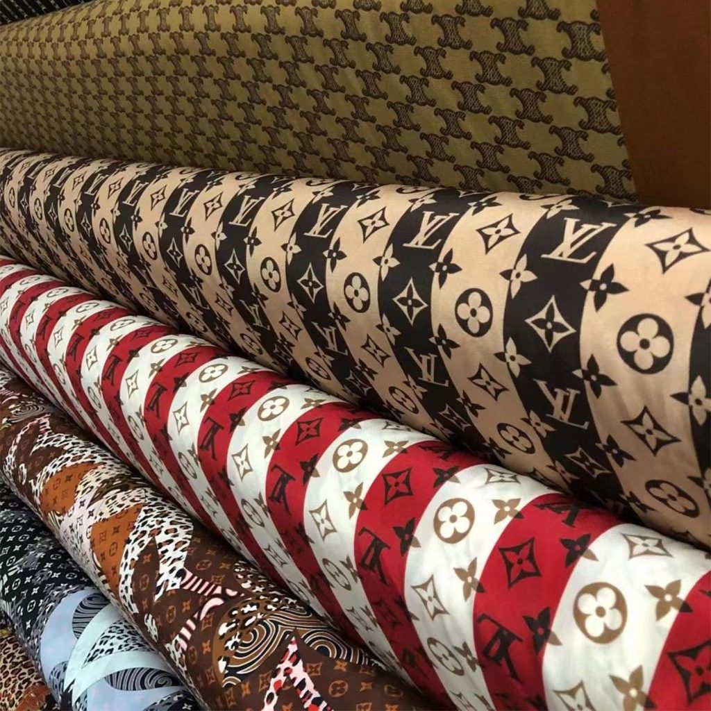 Impression UV sur des panneaux de cuir